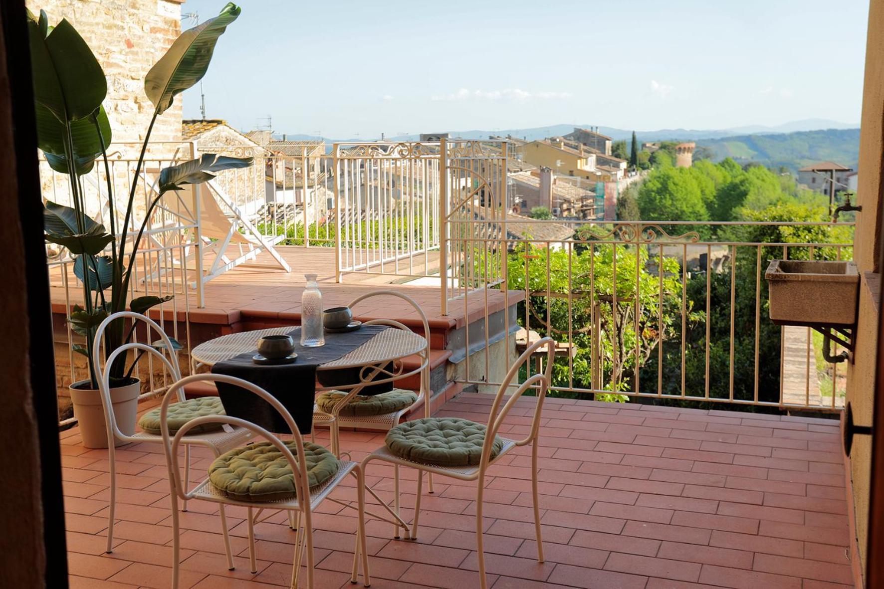 Appartamento Le Palme Con Terrazze In Centro San Gimignano Eksteriør bilde